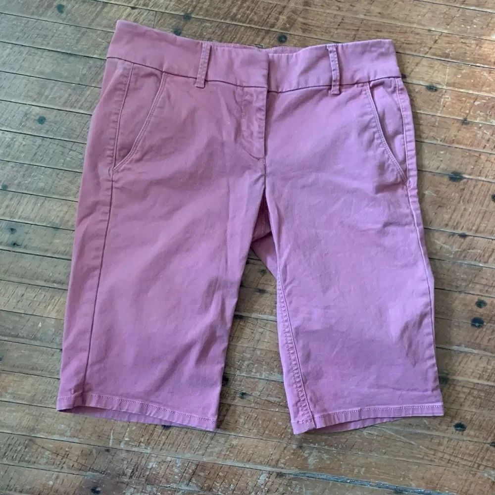 Loft Ann Taylor salmon pink business casual 2 flat front shorts